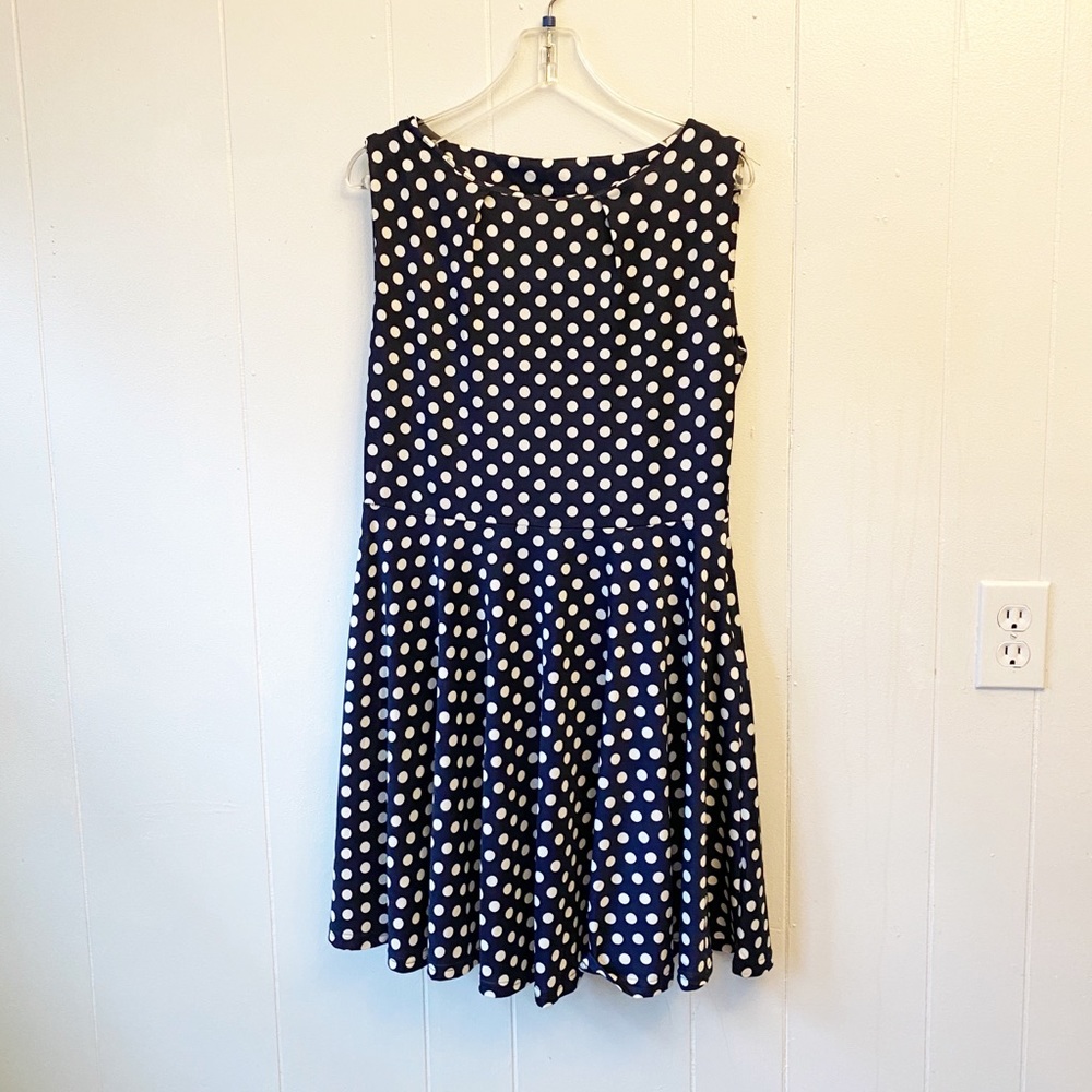 Size large polkadot above knee dress